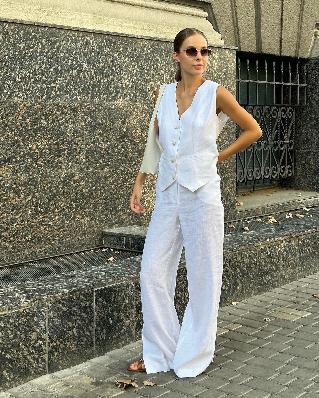 Linen wide trousers with slits