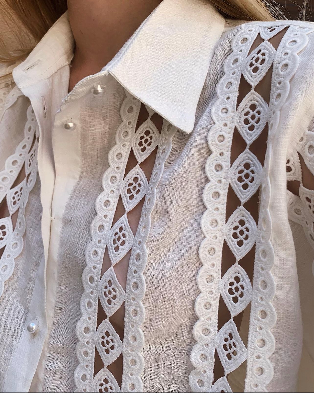 Linen suit with lace