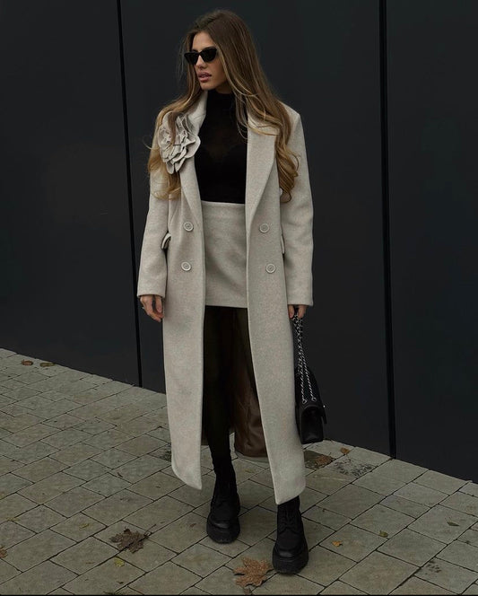 Straight coat with accent shoulder